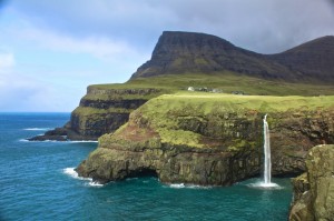 10560610-R3L8T8D-1000-gacc81sadalur-waterfall-i