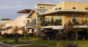 738560-R3L8T8D-650-2B6C940000000578-3200488-Pitt_made_sure_that_the_residents_got_to_pick_their_own_colors_f-m-166_1439780211301