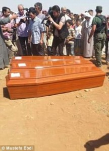 2BF6E24E00000578-3222135-Aylan_Galip_and_Rehan_s_coffins-a-27_1441360162301