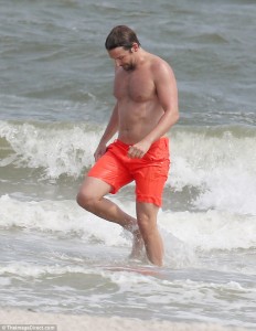 2C0AD26100000578-3225058-image-a-73_1441626244186