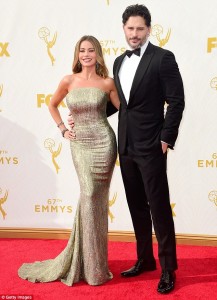 2C92517700000578-3242638-Nice_job_lady_Her_waistline_looked_impossibly_slender_and_her_hi-m-60_1442796876325