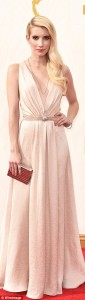 2C9267CB00000578-3228474-Old_Hollywood_Emma_Roberts_wore_a_daring_plunging_gown_in_a_soft-m-476_1442798972300