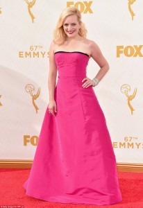 2C92943800000578-3242774-She_s_a_Barbie_girl_Actress_Elisabeth_Moss_opted_for_a_vibrant_p-a-18_1442819309234