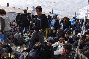 2CE6109300000578-3253635-image-a-25_1443540616718