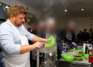 12036676_887940344615331_7069342406158074993_n