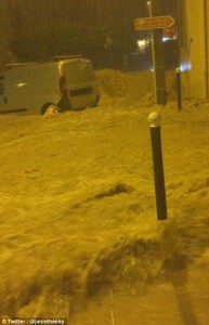 2D11065600000578-3259269-Damage_Eyewitness_footage_and_images_from_Cannes_pictured_showed-m-98_1443956123149