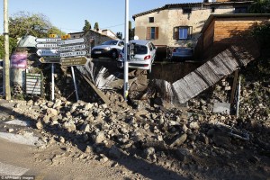 2D1153E700000578-3259269-image-a-85_1443955238696