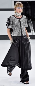 2D226AD500000578-0-Classics_with_a_twist_Models_stalked_the_unique_runway_in_black_-a-39_1444126449089