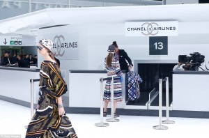 2D234B2900000578-3261743-Check_your_luggage-m-30_1444170441261