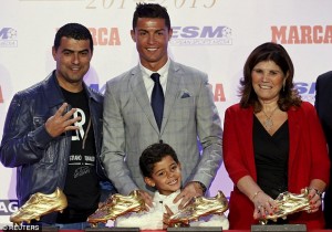2D5EF69A00000578-3270764-Ronaldo_was_joined_by_his_family_brother_Hugo_left_son_Cristiano-a-30_1444822276958
