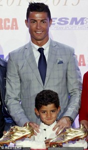 2D5EFD9300000578-3270764-Ronaldo_was_jokingly_frustrated_when_his_son_forgot_his_own_name-a-29_1444822276956