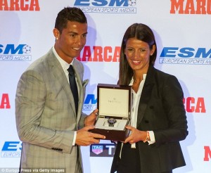 2D5F3A9000000578-3270764-Ronaldo_is_presented_with_a_Tag_Heuer_watch_by_a_representative_-a-21_1444822276946
