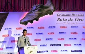 2D5F456D00000578-3270764-The_former_Manchester_United_forward_s_48_goals_were_two_short_o-a-28_1444822276955