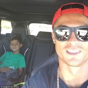 2D5FBABD00000578-0-image-a-90_1444824399378