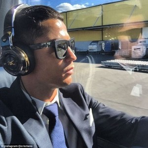 2D5FBAE400000578-0-image-a-65_1444824214494