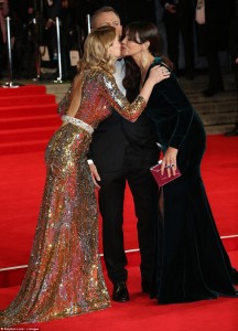 2DCF5E3200000578-3290502-Mwah_The_two_ladies_greet_each_other_after_making_their_red_carp-m-54_1445887074377