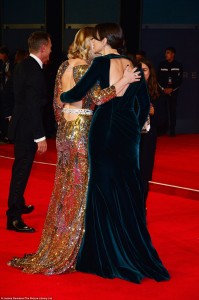 2DCF63D800000578-3290358-image-a-103_1445897667457