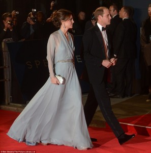 2DCFFA9D00000578-3290502-Stunning_The_premiere_was_also_attended_by_the_Duke_and_Duchess_-m-1_1445890786661