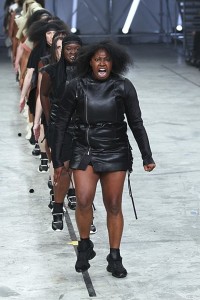 Rick-Owens-Show-Spring-Su-001