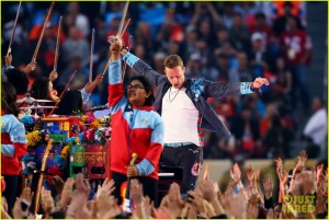 coldplay-super-bowl-halftime-show-2016-video-01