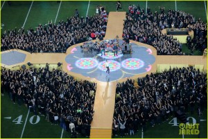 coldplay-super-bowl-halftime-show-2016-video-03