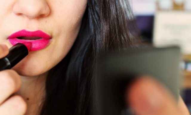 woman-makeup-beauty-lipstick-760x460