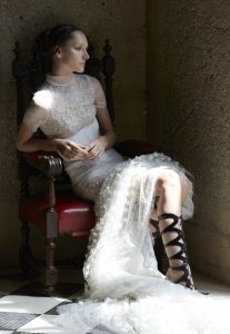 1461176344_f_1461175668_f_verawang_spring2017_0015_nigella