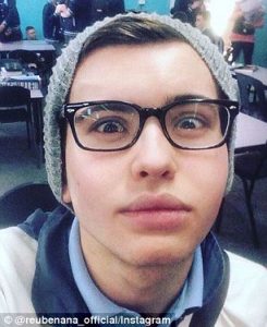 394bb08400000578-3831802-image-a-36_1476155182393