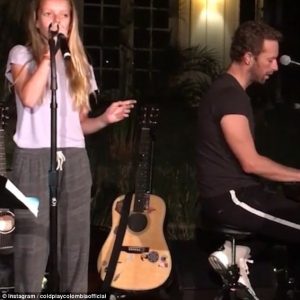 39b2696e00000578-0-image-a-139_1477390999360