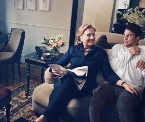 guy-shares-surprisingly-relatable-situations-with-celebrities-and-its-hilarious-5822dd8f7a5bd__700