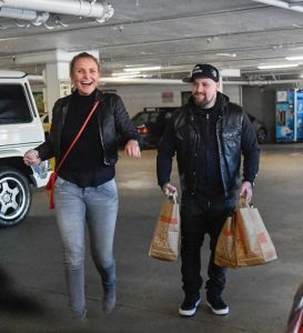 more_img-1481195413650694