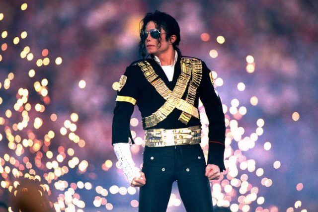 michael-jackson-performs-at-super-bowl-xxvii-halftime-show-january-31-1993