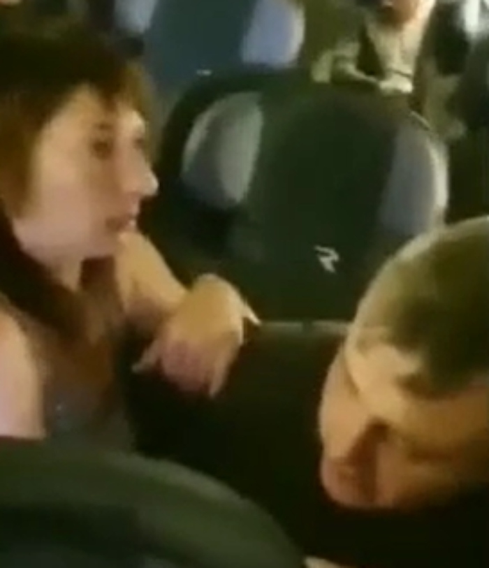 Развратная стюардесса Helly Mae скачет мандой на члене пассажира в самолете